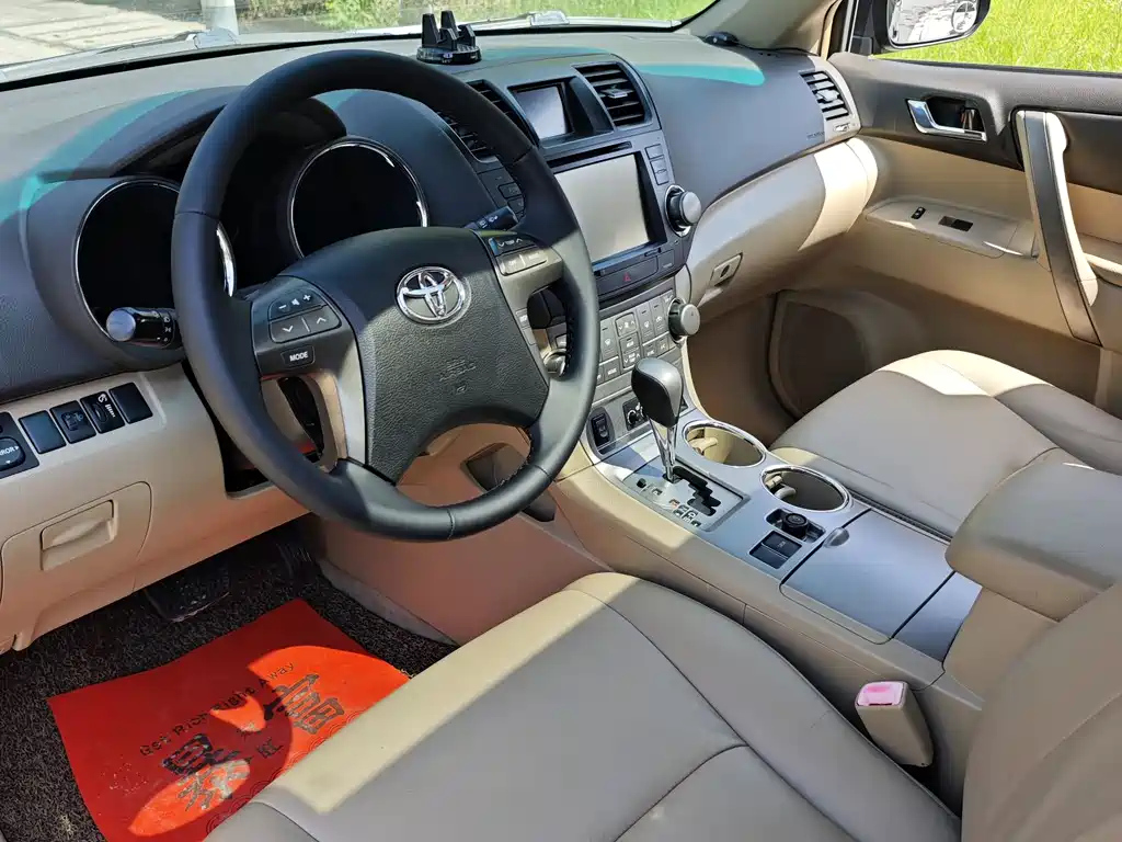TOYOTA HIGHLANDER 2011