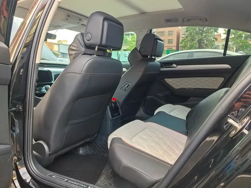 VOLKSWAGEN MAGOTAN 2023