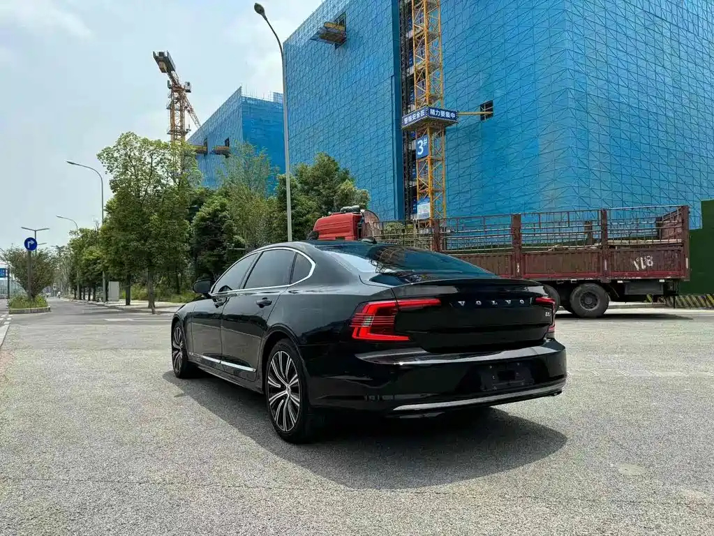 VOLVO S90 2024
