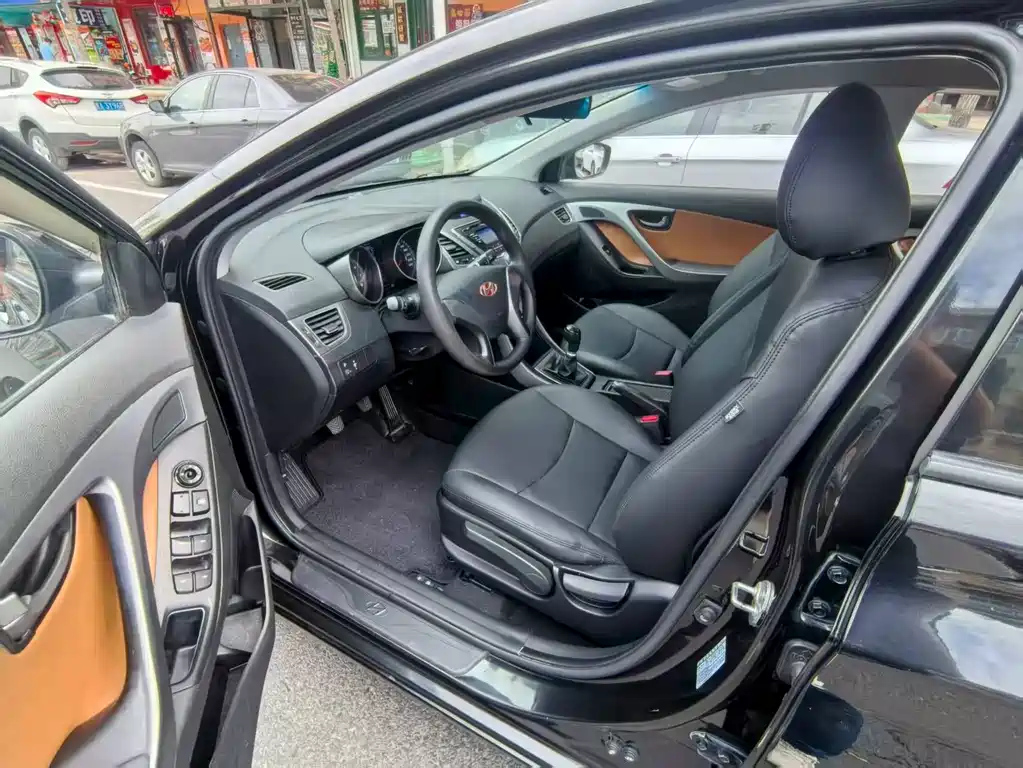 HYUNDAI ELANTRA 2015