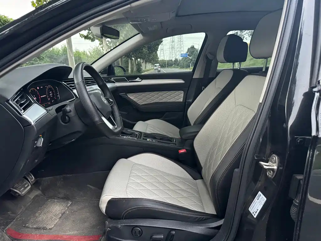 VOLKSWAGEN MAGOTAN 2023