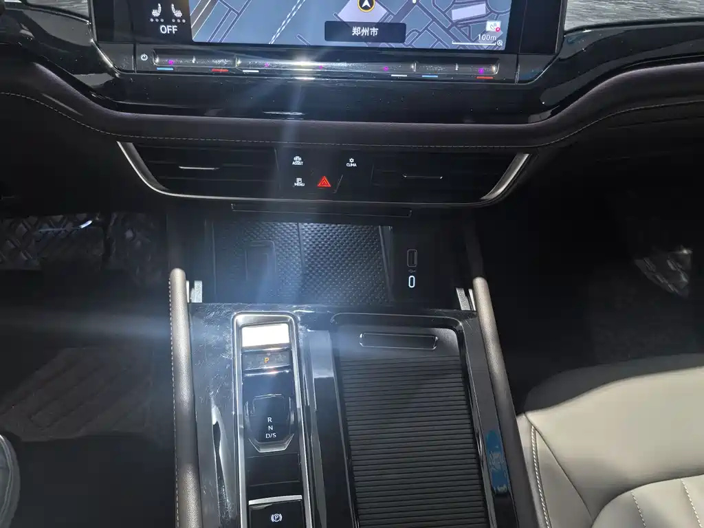 VOLKSWAGEN VILORAN 2023