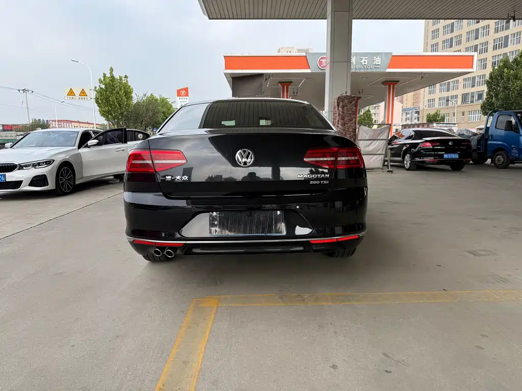 VOLKSWAGEN MAGOTAN 2018