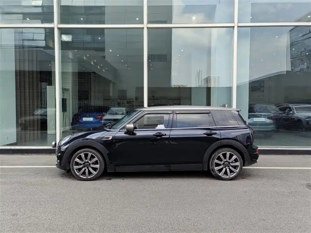 MINI CLUBMAN 2022