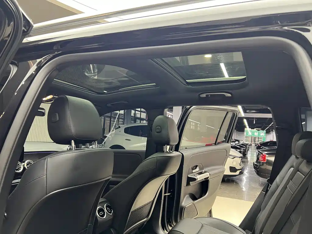 MERCEDES BENZ GLB 2024