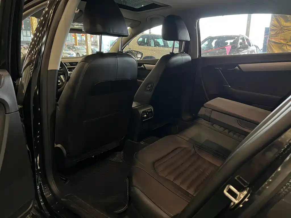 VOLKSWAGEN MAGOTAN 2015