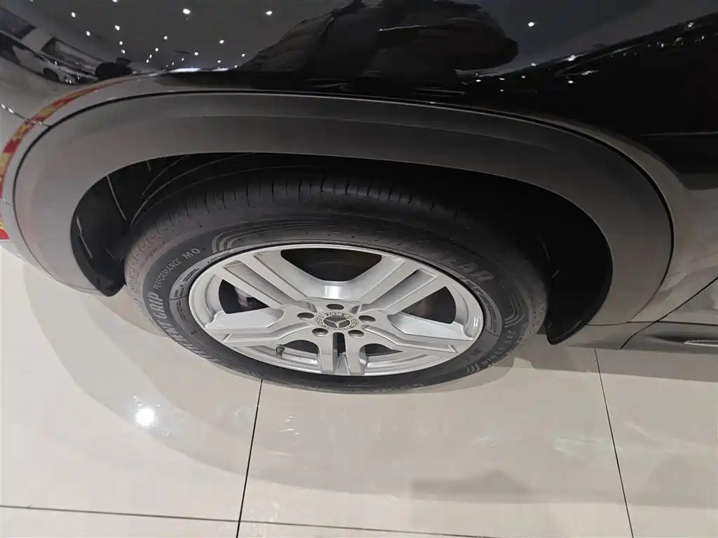 MERCEDES BENZ GLB 2023