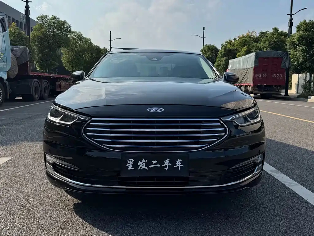 FORD TAURUS 2019