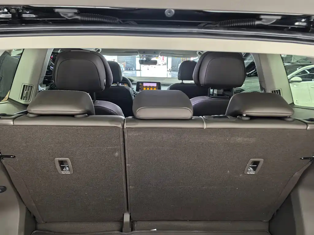VOLKSWAGEN VILORAN 2023