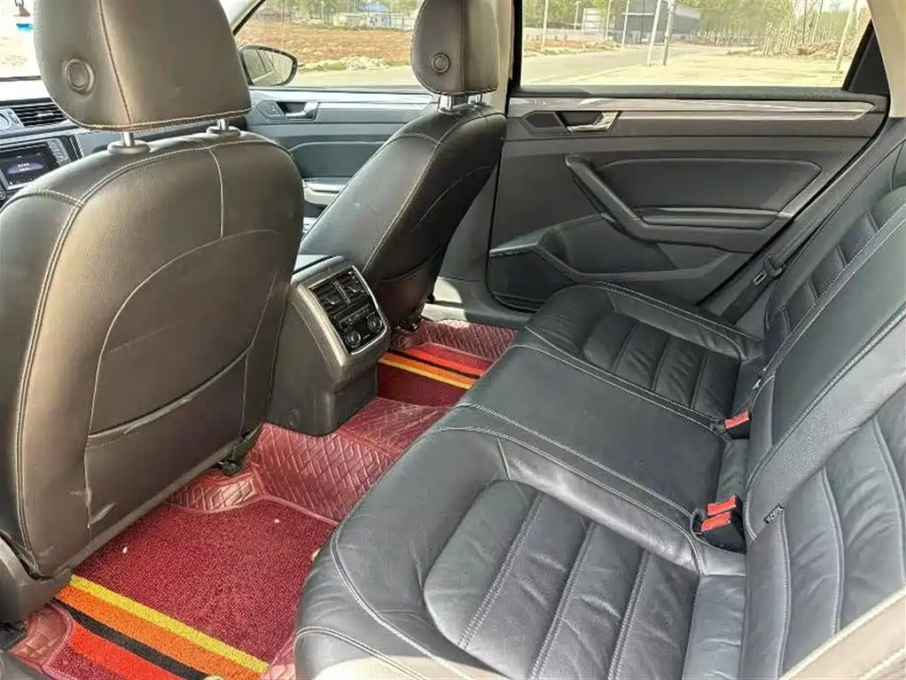 VOLKSWAGEN PASSAT 2016