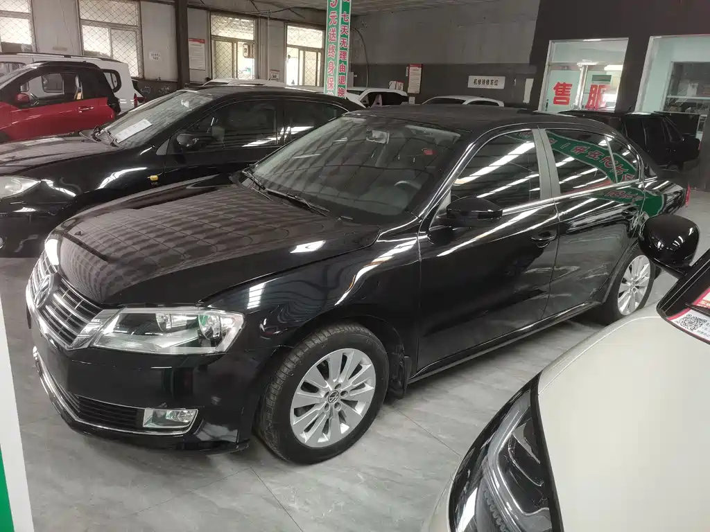 VOLKSWAGEN LAVIDA 2015