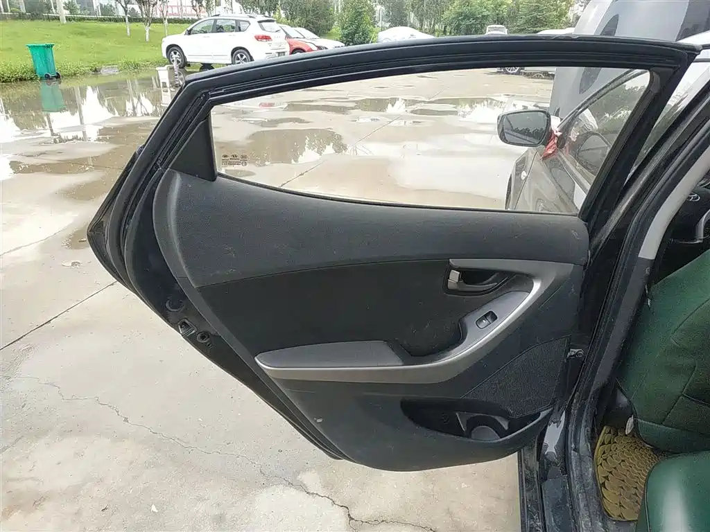 HYUNDAI ELANTRA 2012