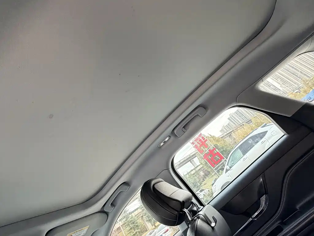 LINCOLN ADVENTURER 2022