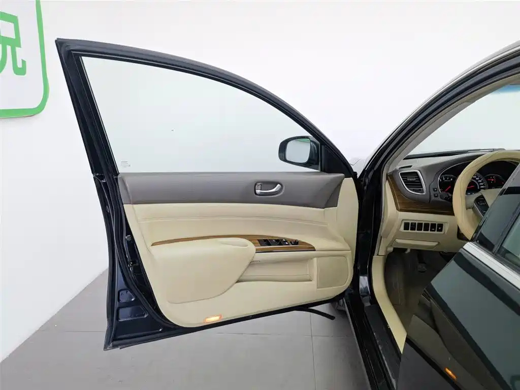 NISSAN TEANA 2011