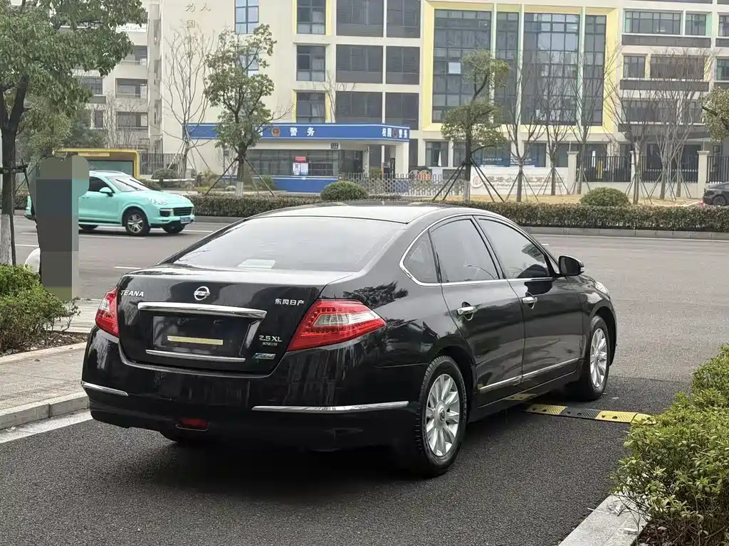 NISSAN TEANA 2011