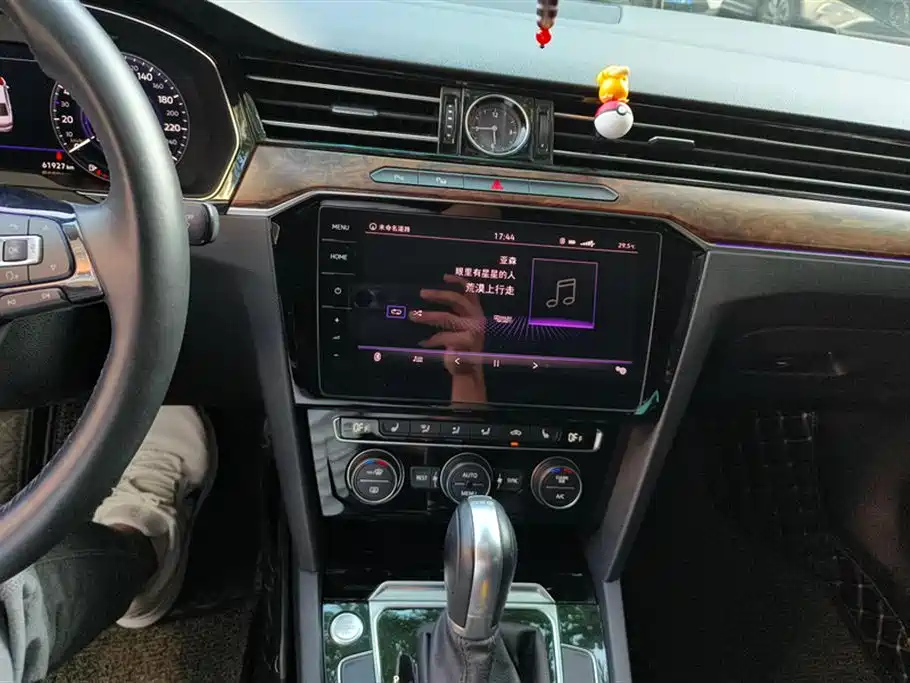 VOLKSWAGEN MAGOTAN 2018