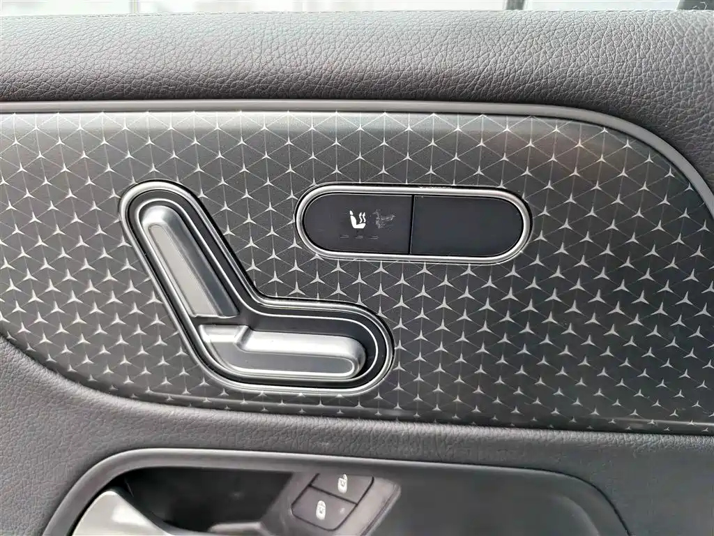 MERCEDES BENZ GLB 2023