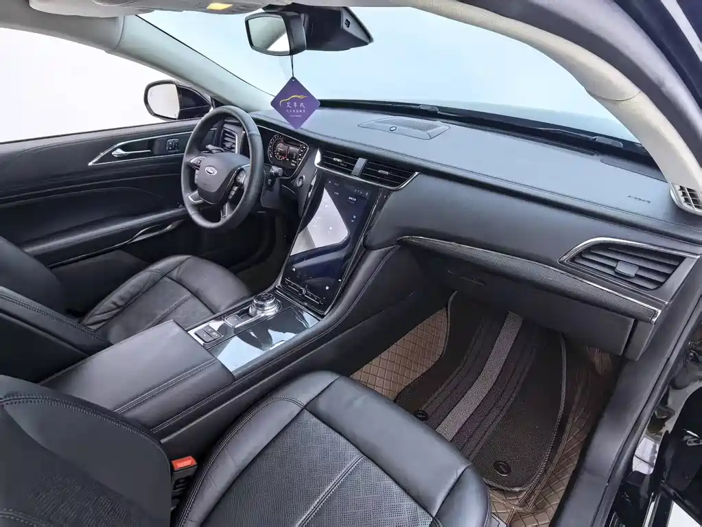 FORD TAURUS 2021