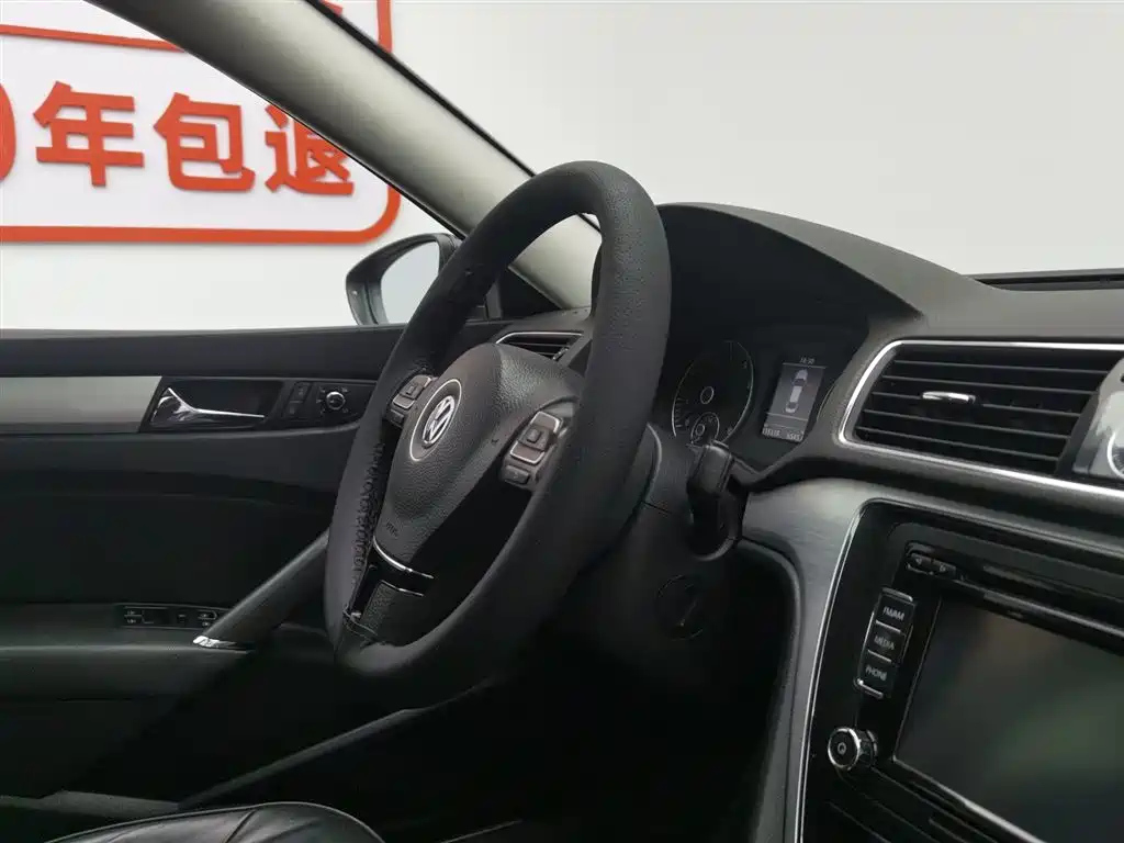VOLKSWAGEN PASSAT 2015