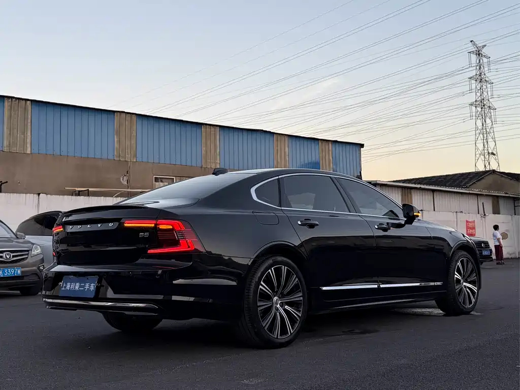 VOLVO S90 2021