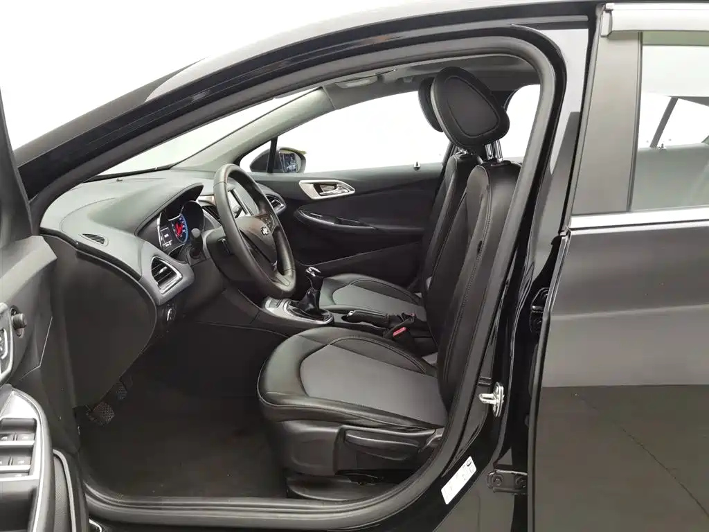 CHEVROLET CRUZE 2018