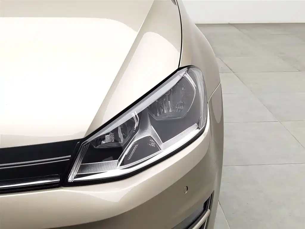 VOLKSWAGEN GOLF 2017