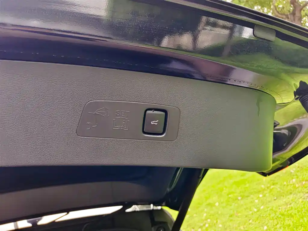 LINCOLN ADVENTURER 2022