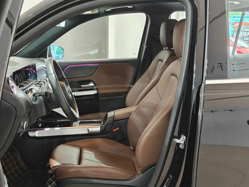 MERCEDES BENZ GLB 2024