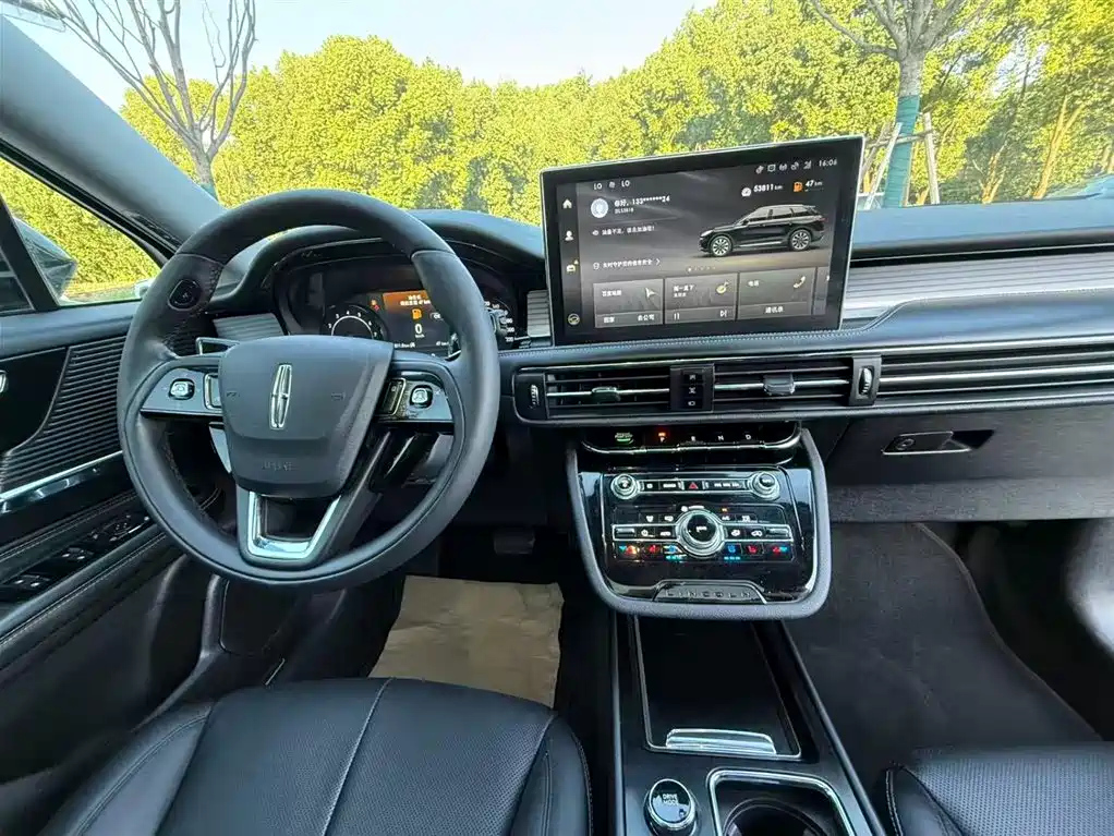 LINCOLN ADVENTURER 2021