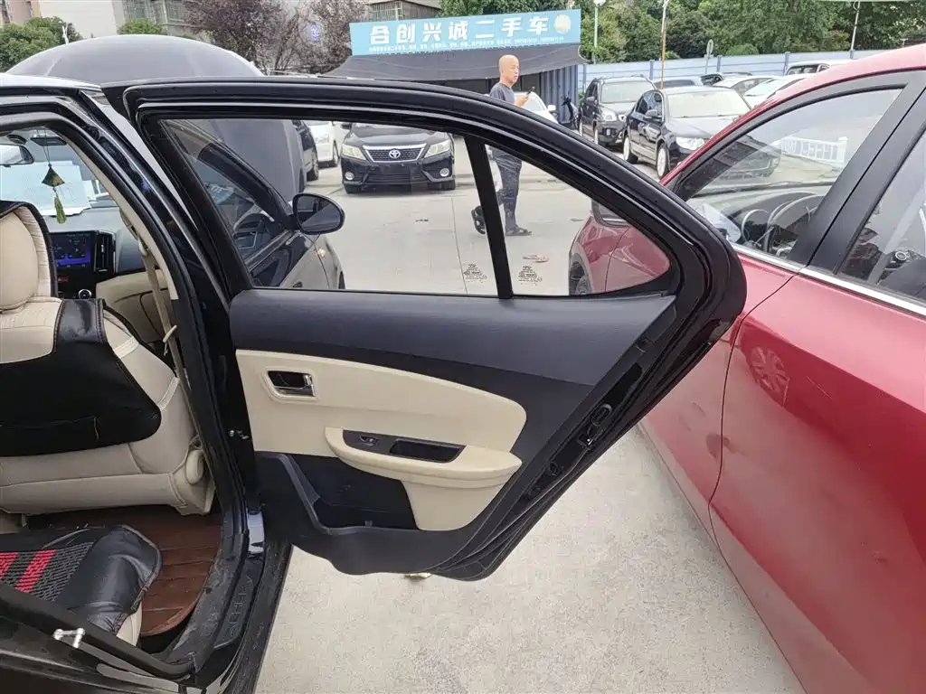 CHERY E3 2015