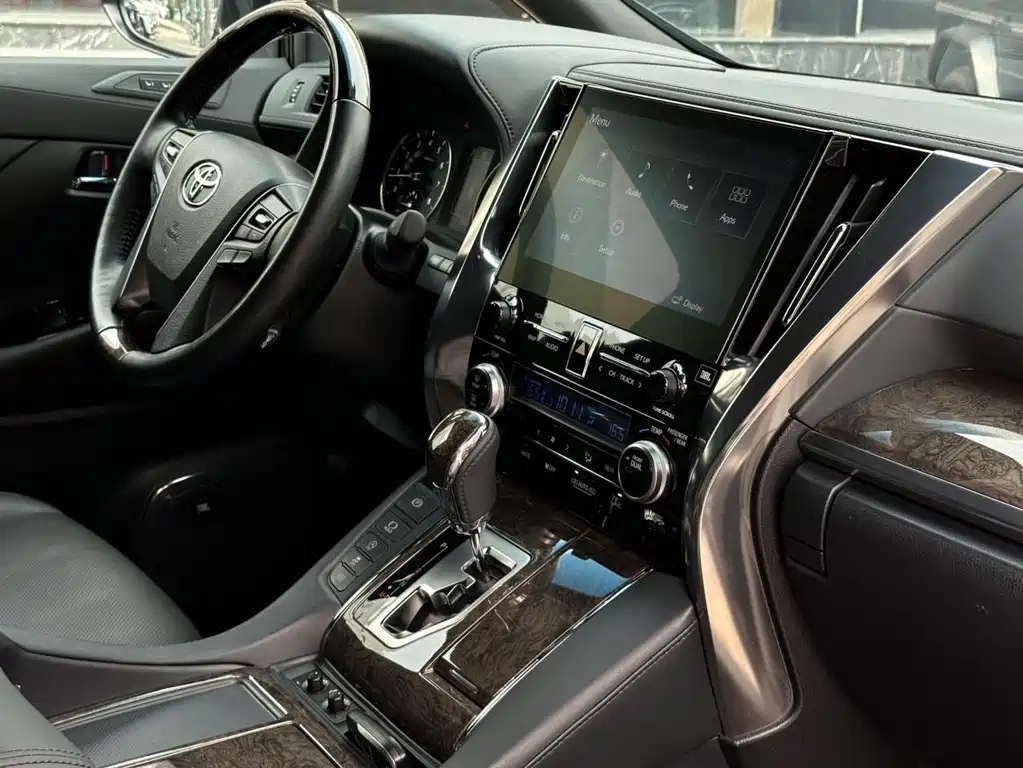 TOYOTA ALPHARD 2018