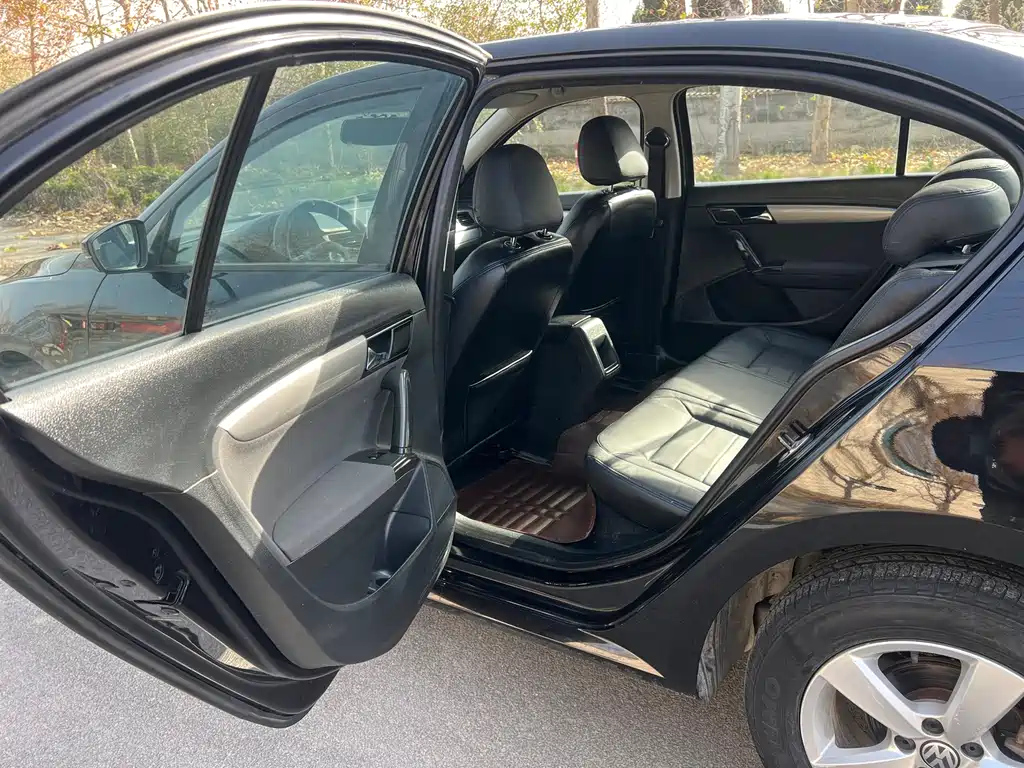 VOLKSWAGEN LAVIDA 2013