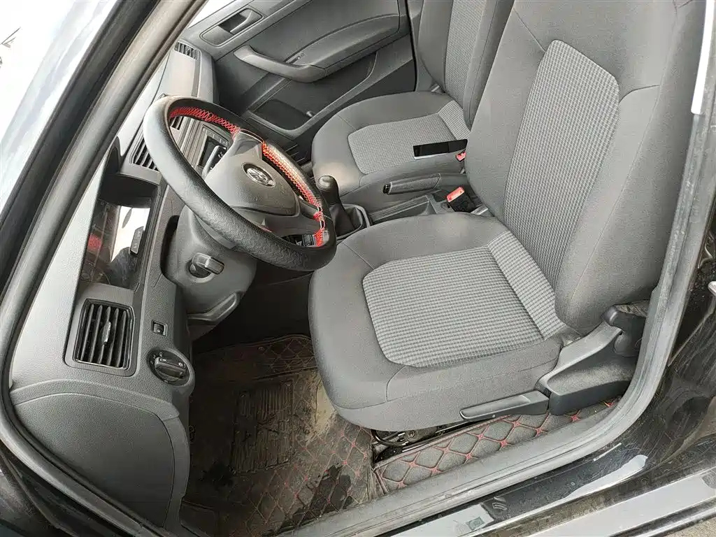 VOLKSWAGEN SANTANA 2019
