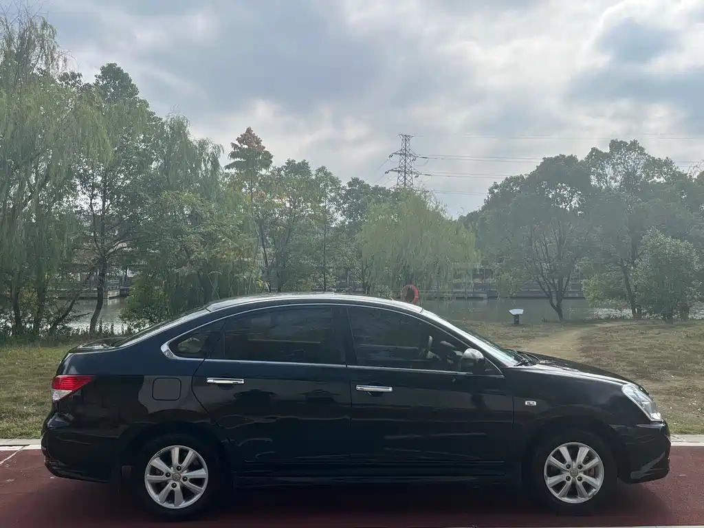 NISSAN SYLPHY 2017