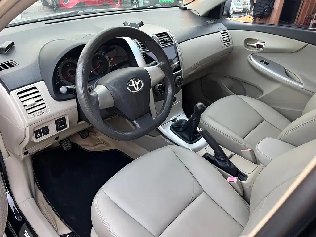 TOYOTA COROLLA 2012