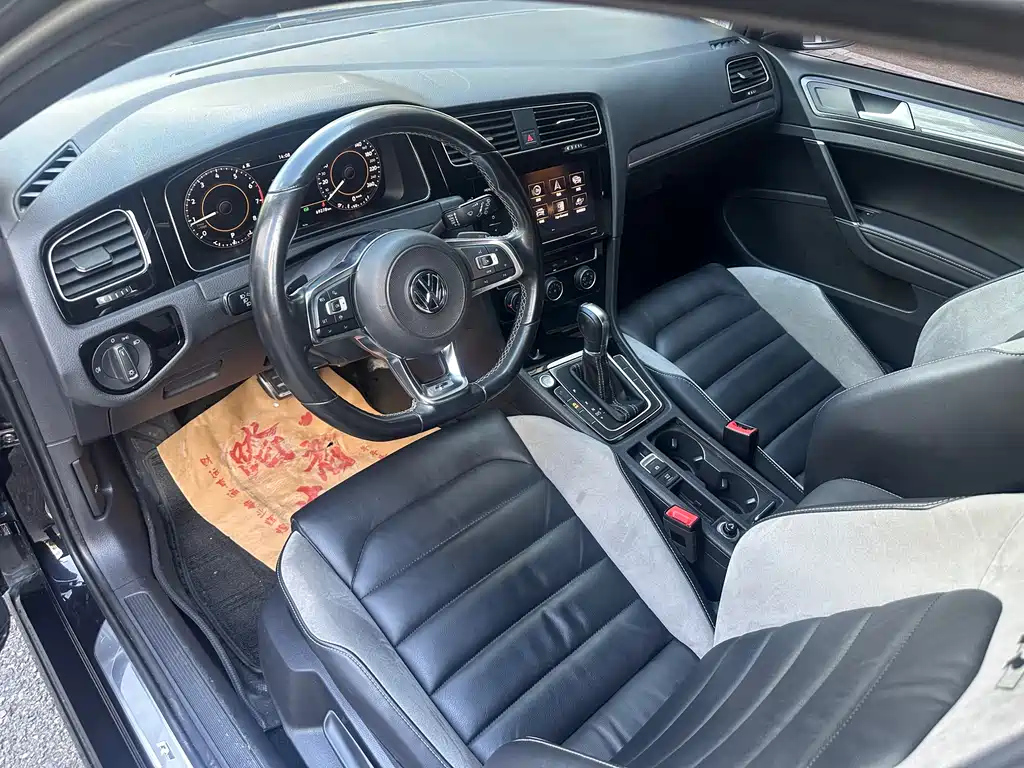 VOLKSWAGEN GOLF 2020