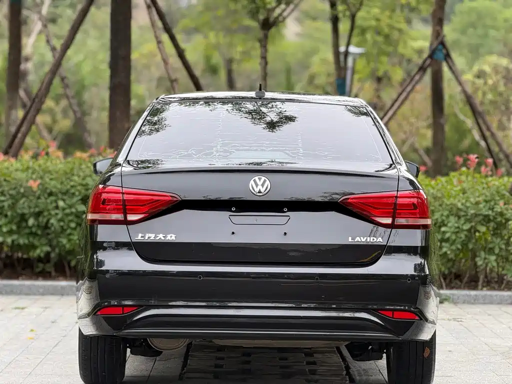 VOLKSWAGEN LAVIDA 2020