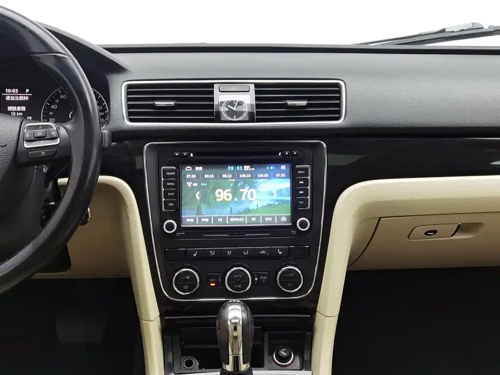 VOLKSWAGEN PASSAT 2015