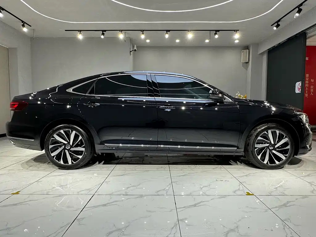 VOLKSWAGEN PASSAT 2025