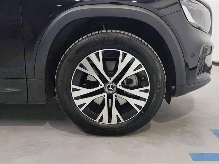 MERCEDES BENZ GLB 2024