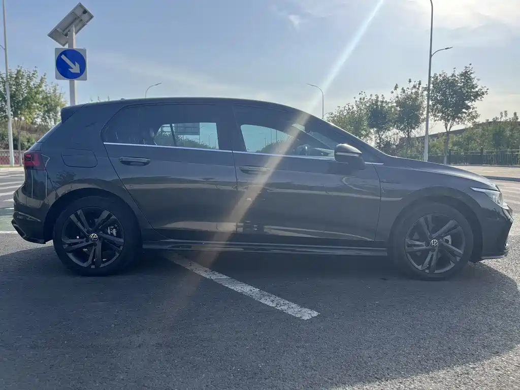 VOLKSWAGEN GOLF 2022