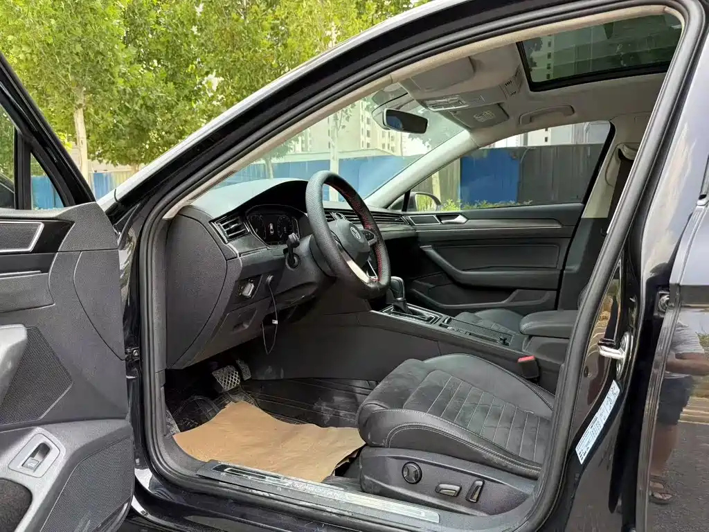 VOLKSWAGEN MAGOTAN 2020