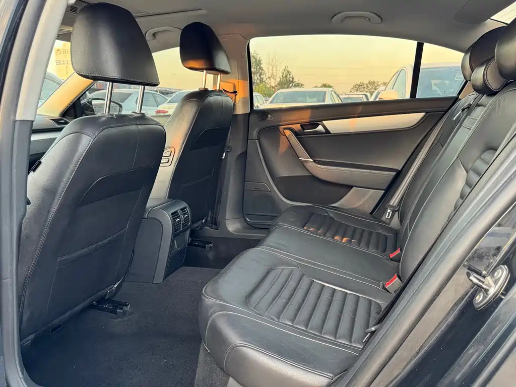 VOLKSWAGEN MAGOTAN 2013