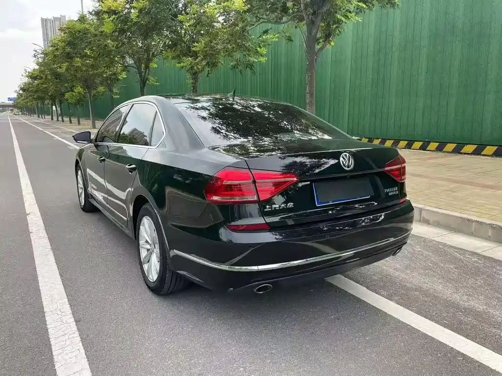 VOLKSWAGEN PASSAT 2017