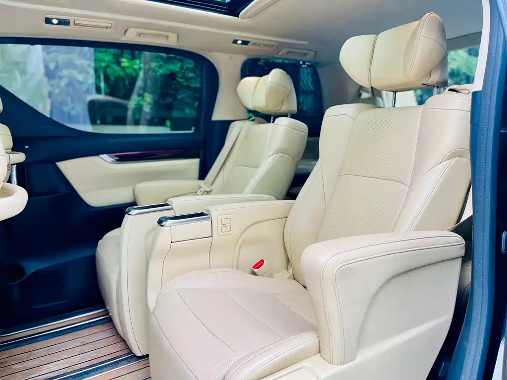 TOYOTA ALPHARD 2018