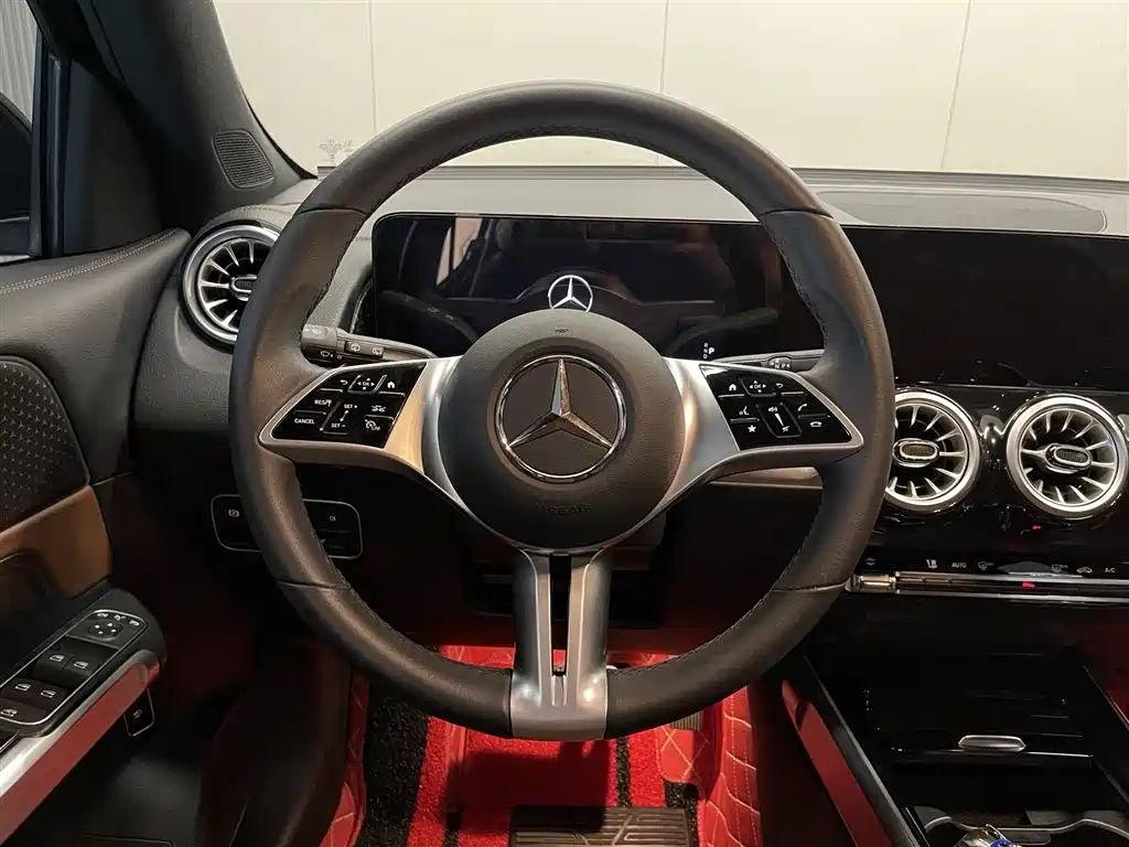 MERCEDES BENZ GLB 2024