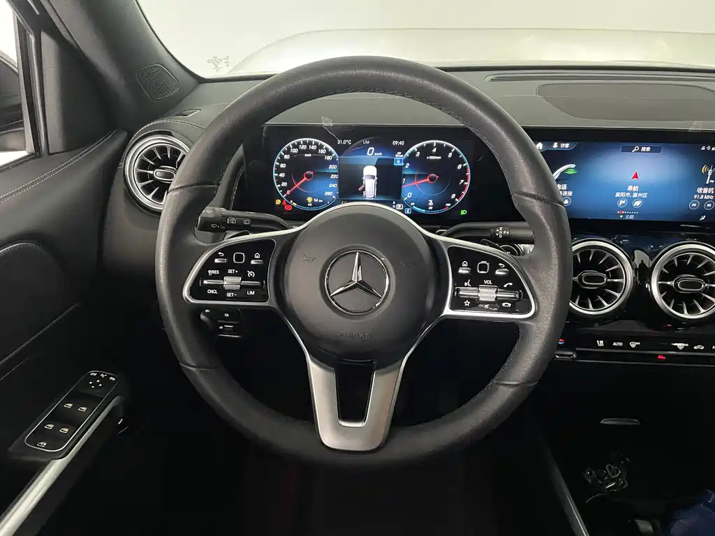 MERCEDES BENZ GLB 2023