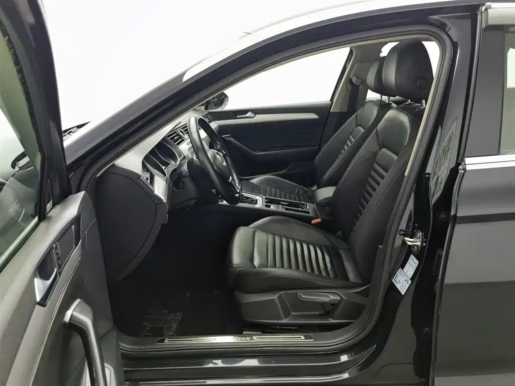 VOLKSWAGEN MAGOTAN 2018