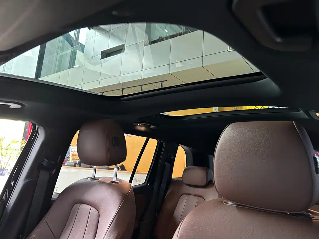 MERCEDES BENZ GLB 2024