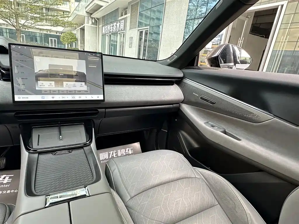 LYNK&CO 08 NEW ENERGY 2024